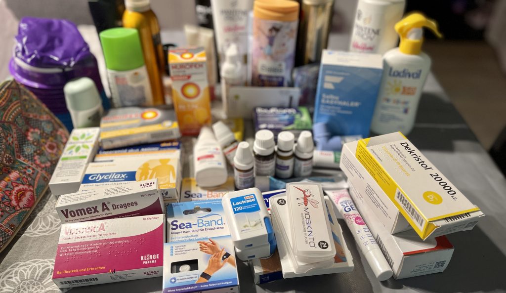 Reiseapotheke und Koffer&nbsp;packen
