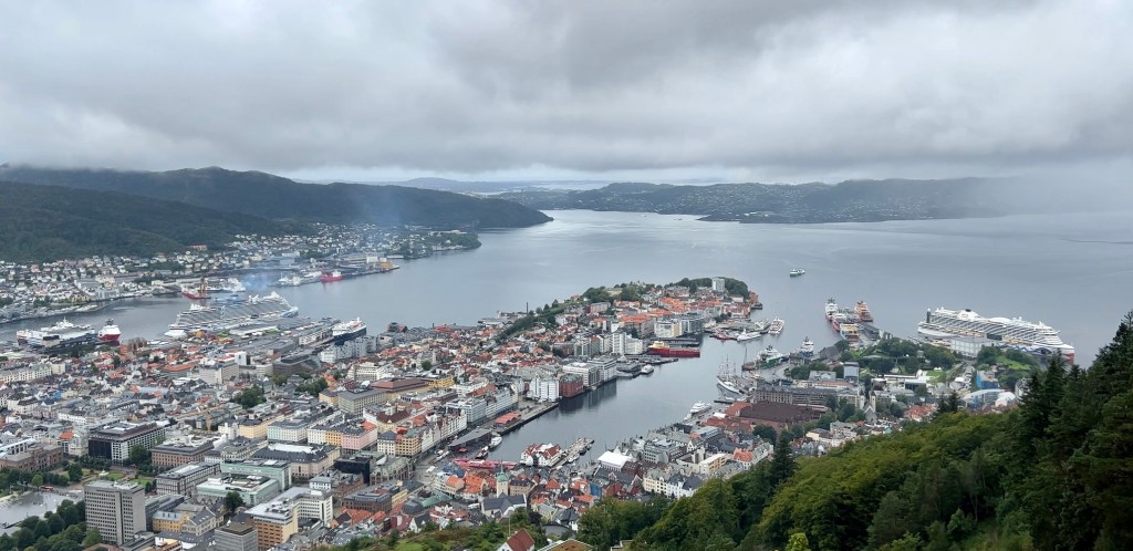 Hausberg, Magic Ice Bar & Silent&nbsp;Party